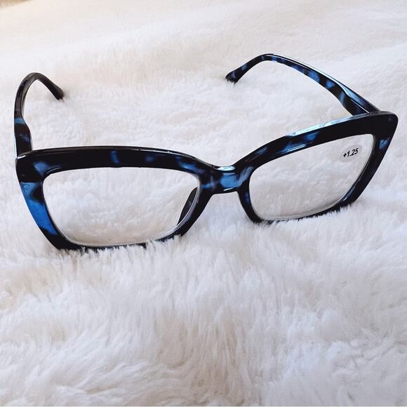 Leila Blue Cateye Oversized Reader Glasses - Picture 5 of 10